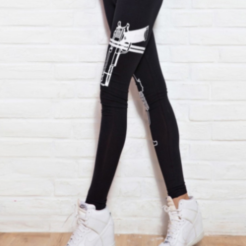 Slim black gun print leggings